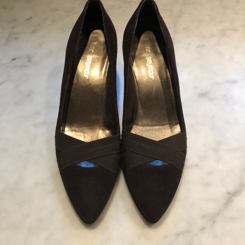 Stuart Weitzman brown suede heels.  SIZE 6 1/2